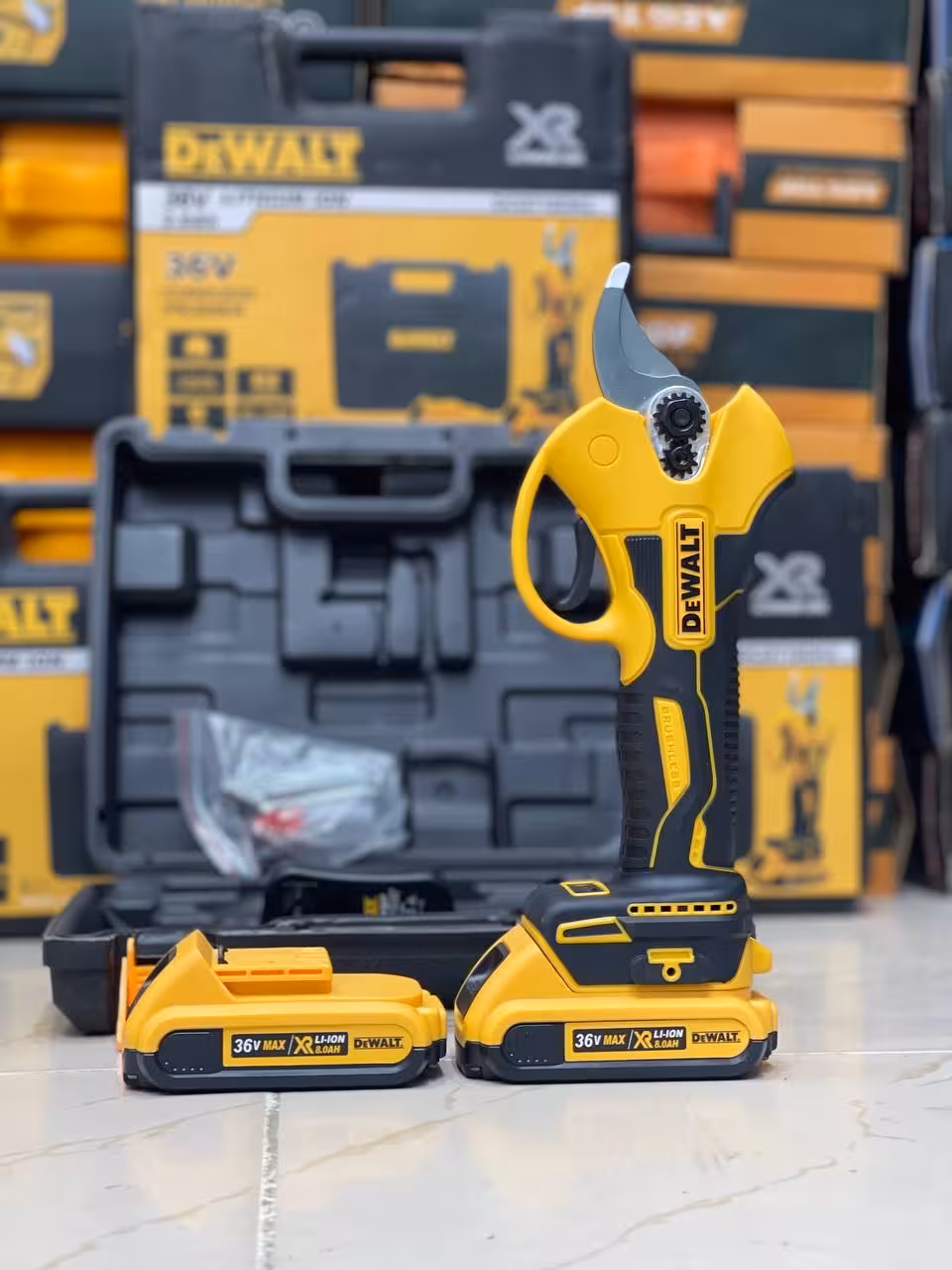 قیچی شارژی دیوالت برشلس