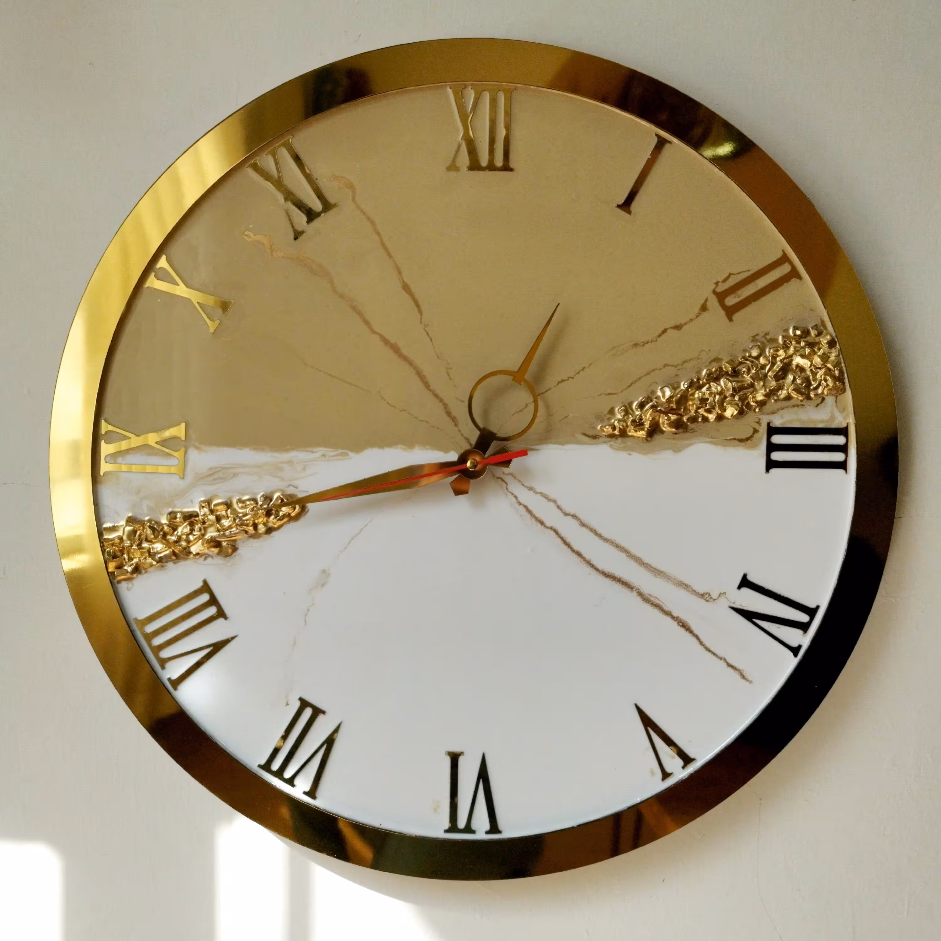 ساعت دیواری رزینی مدل رینگ دار