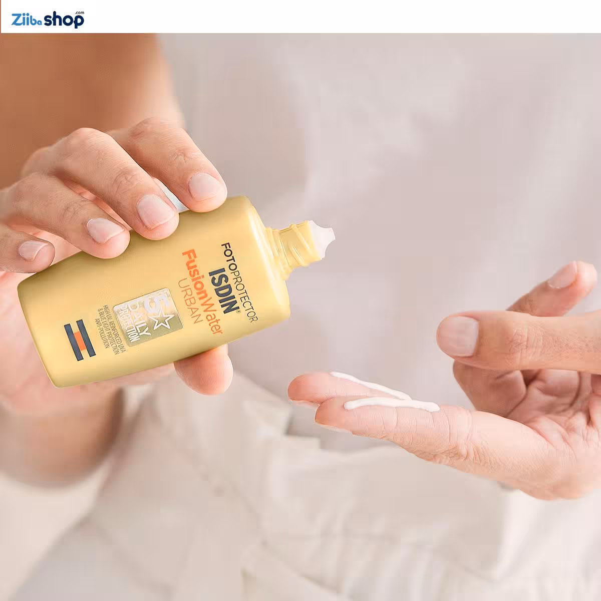 کرم ضد آفتاب بی رنگ ایزدین SPF30 مدل Fusion Water Urban مناسب انوع پوست حجم 50 میلی لیتر