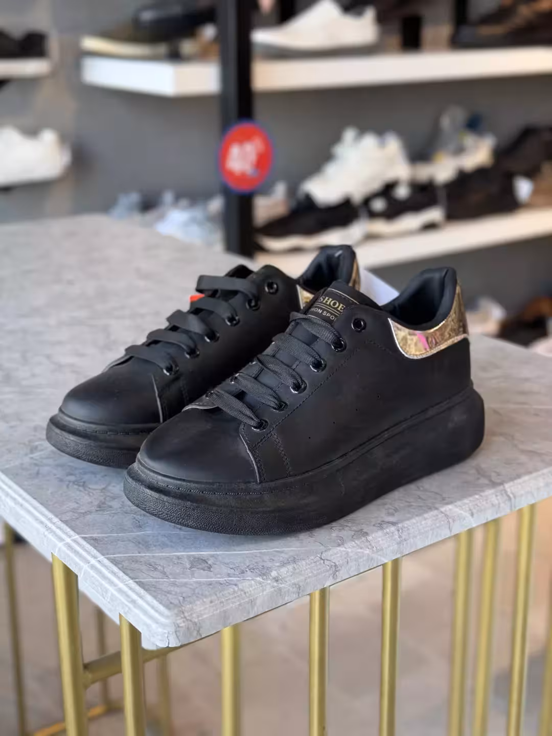 ونس وارداتی رنگ مشکی طلایی سایز 40