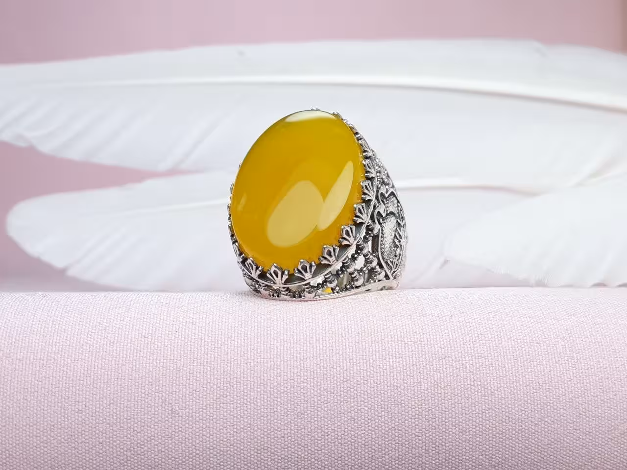 انگشتر عقیق زرد شرف الشمس طرح گنبد