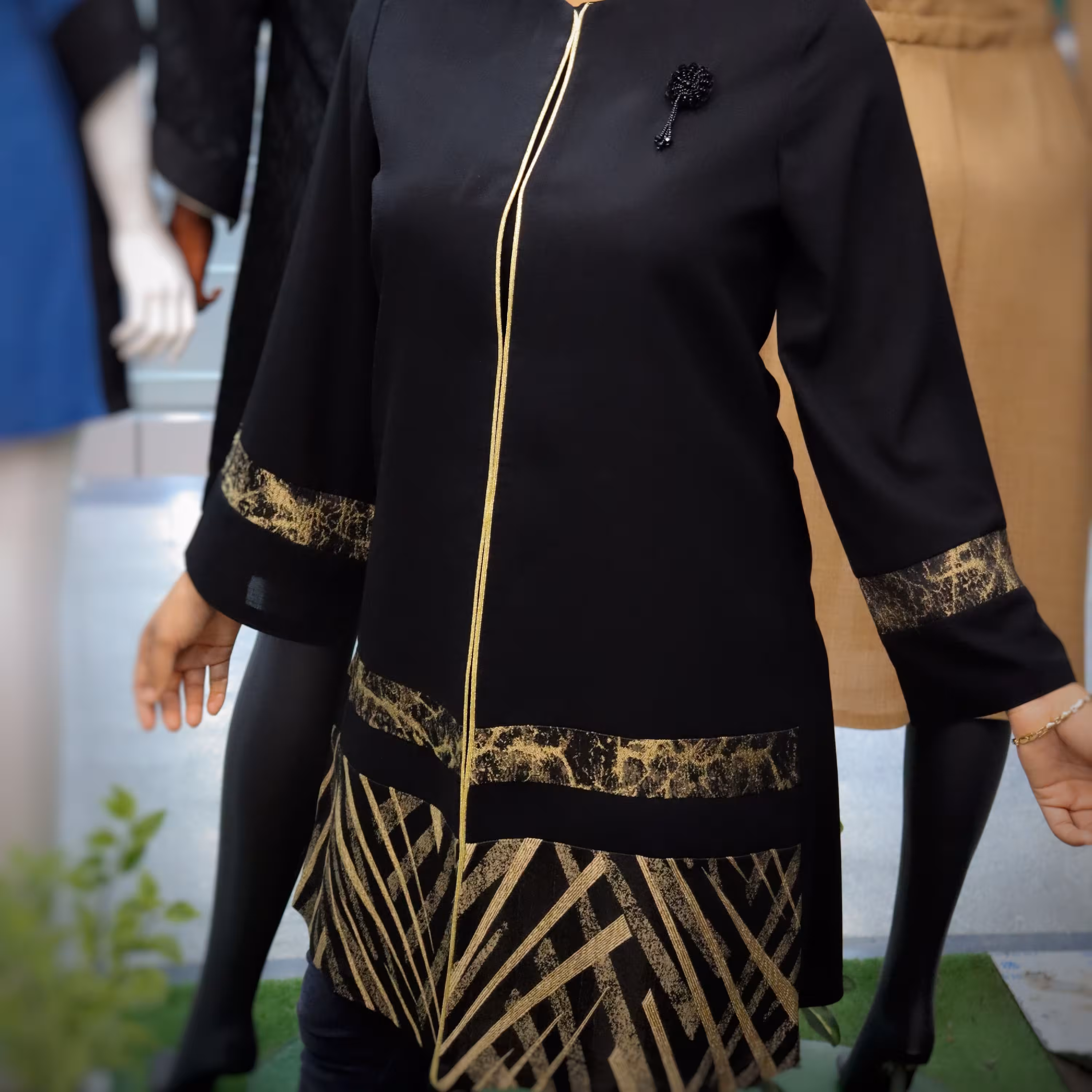 سایز بندی 40و42و44و46 قیمت990000 هزارتومان جنس پارچه کرپ شانتون اندونزی جت بلک ترکیب با ژاکاردتک رنگ مشکی