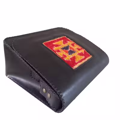کیف رو دوشی چرمی مدل دست دوز با رویه گلیم