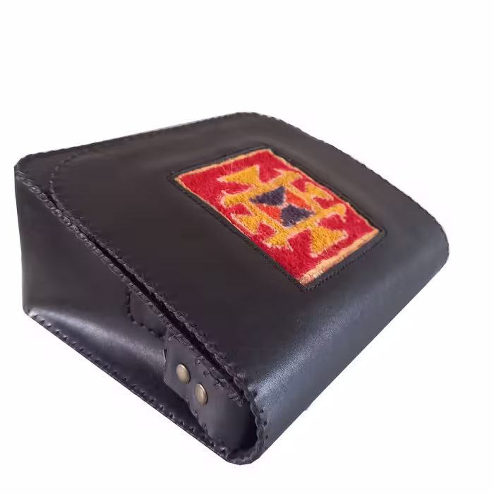 کیف رو دوشی چرمی مدل دست دوز با رویه گلیم