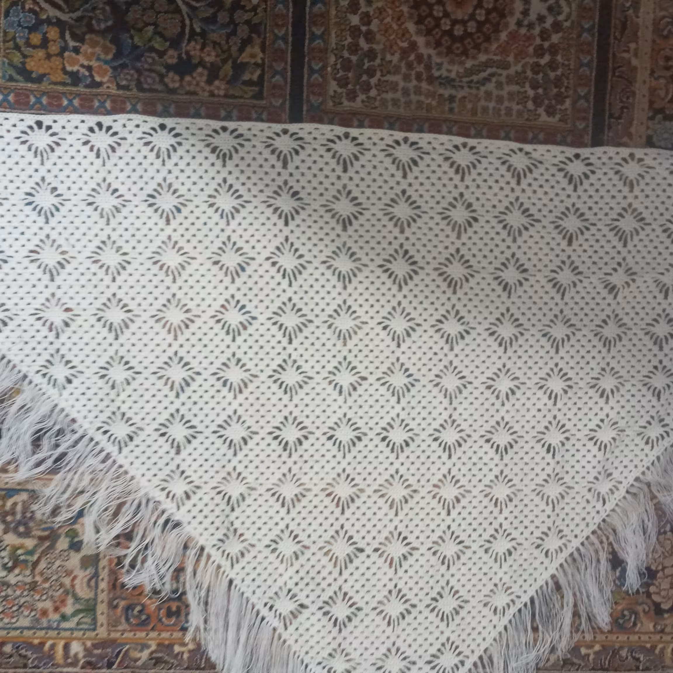 شال سه گوش دستباف
