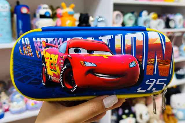 جامدادی کتابی برجسته طرح مک‌کوئین 4