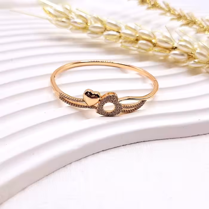 دستبند پینترستی دو شاخه قلب و نگین دایره ای استیل رنگ ثابت طلایی