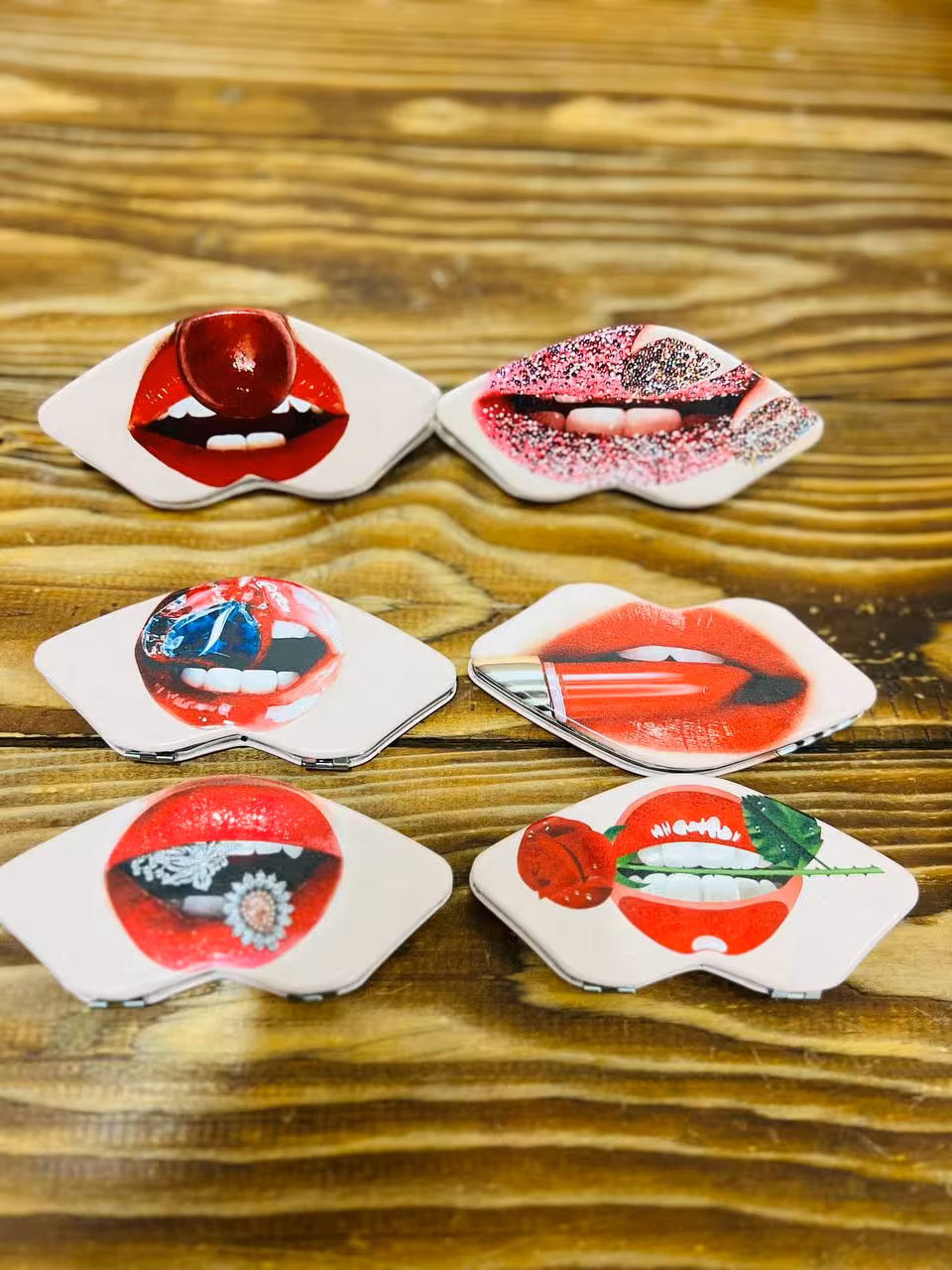 آینه چرم طرح لب کد 0365