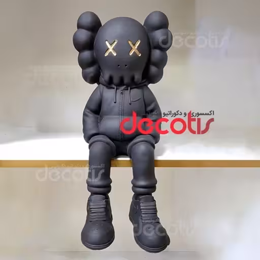 مجسمه کاوز نشسته