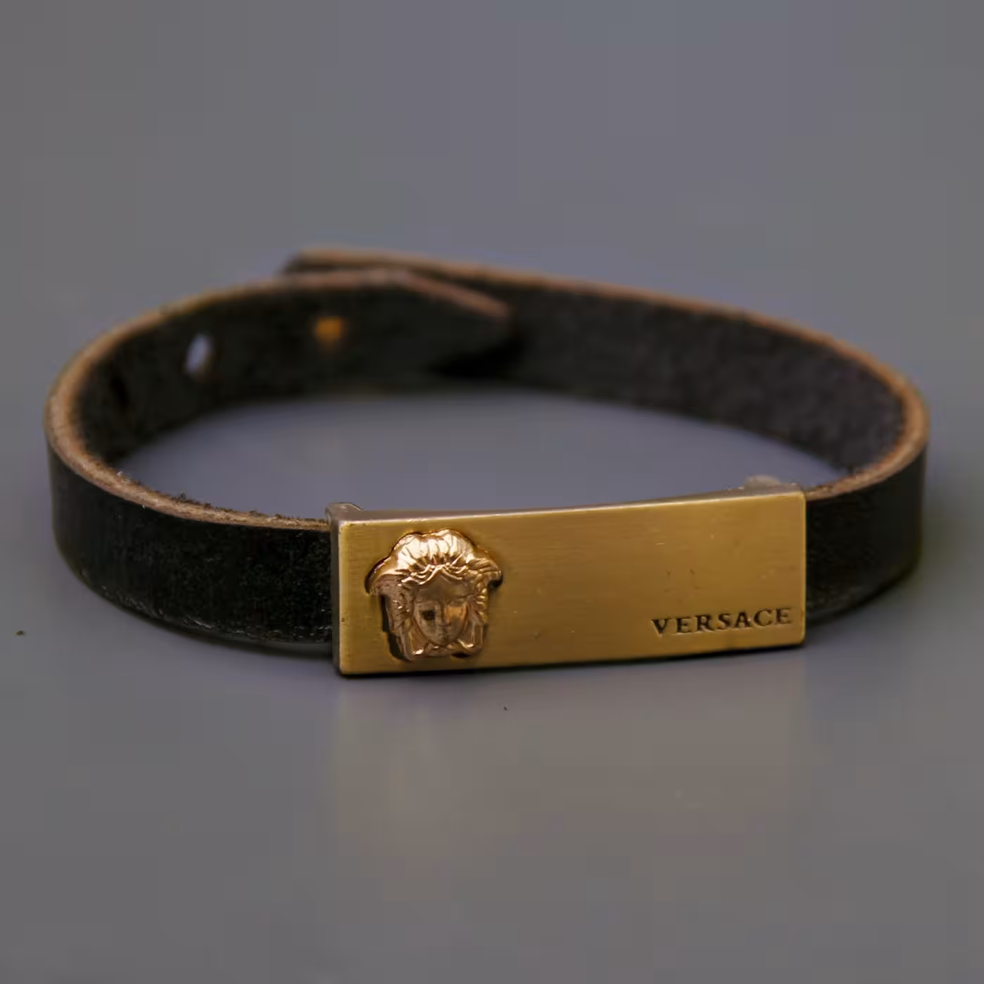 دستبند چرم پلاکدار