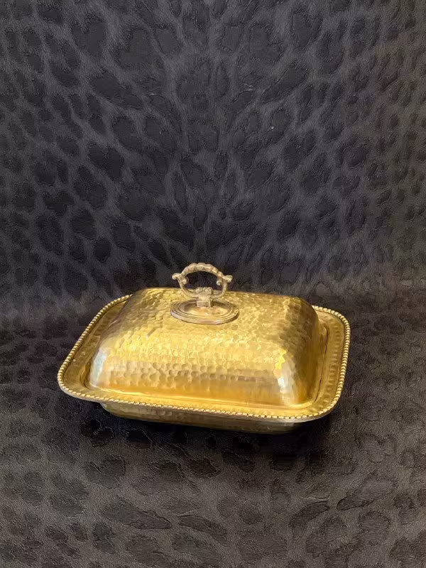 ظرف درب دار مستطیل آنتیک برنجی چکش خورده