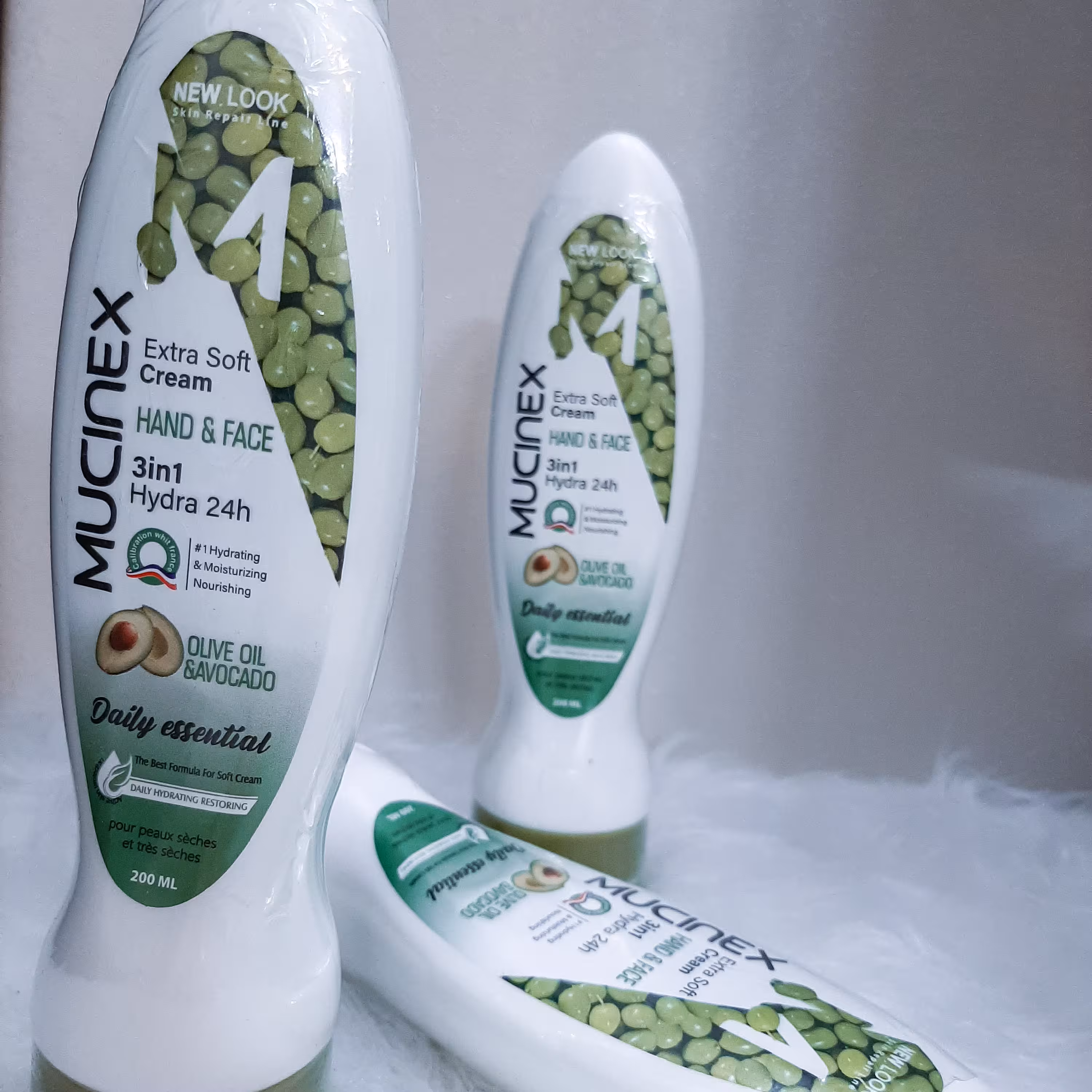 کرم دست و صورت (آبرسان قوی، مغذی، مرطوب کننده)
حاوی روغن زیتون و اسانس آووکادو(مناسب انواع پوست)