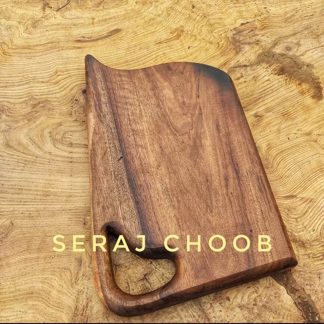 تخته سرو و تخته گوشت چوب گردو طبیعی وحشی وخوش رنگ که با روغن طبیعی کاور شده 