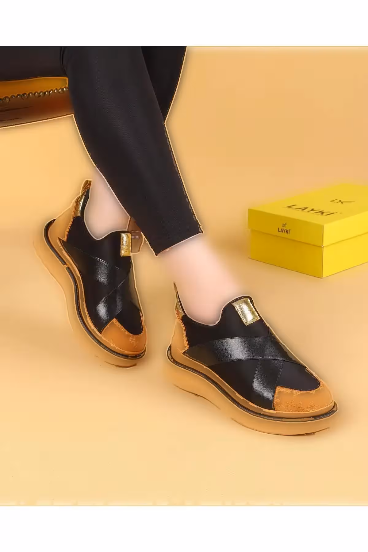 کفش پیاده روی پارچه ای چتر نجات مشکی و خرمایی رنگ مشکی نسیکا – 356