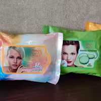 دستمال مرطوب 25 عددی
 رایحه گل pretty
رایحه پرتقال
رایحه لیمو
و خیار