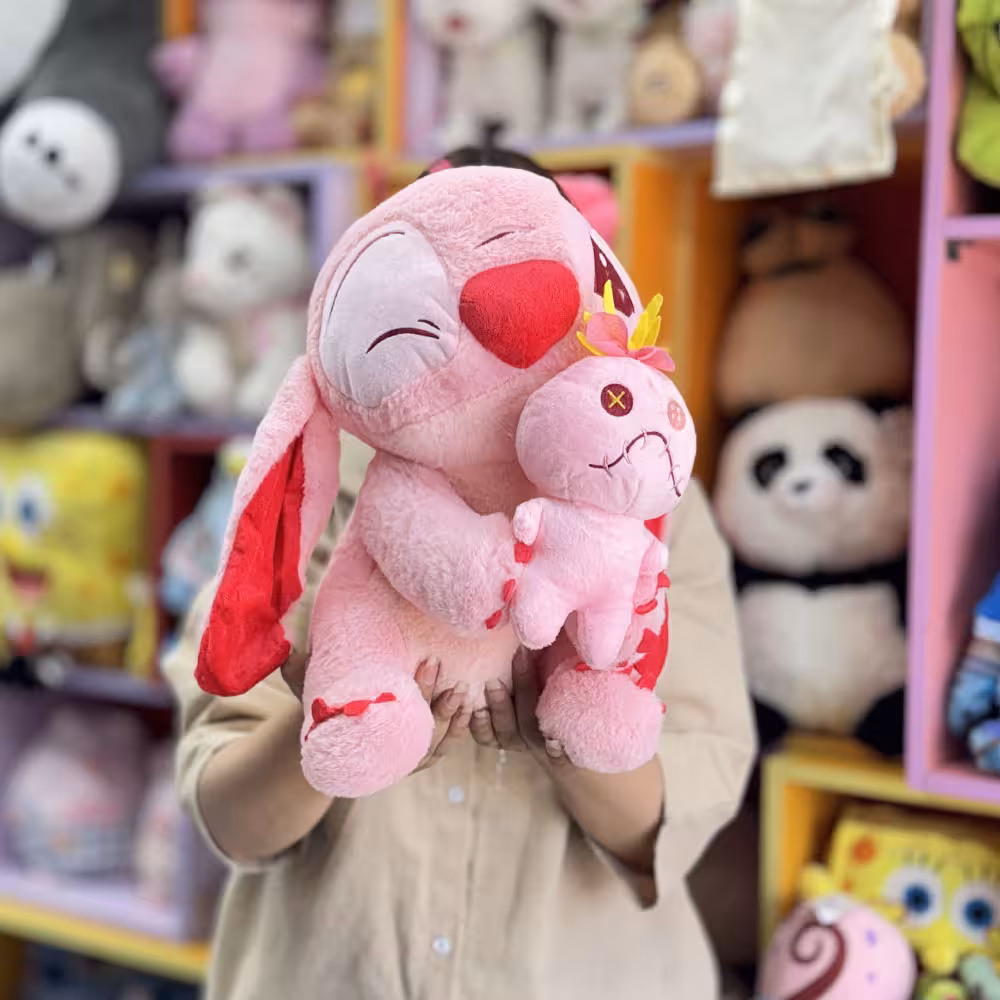 عروسک آنجل عروسک به دست