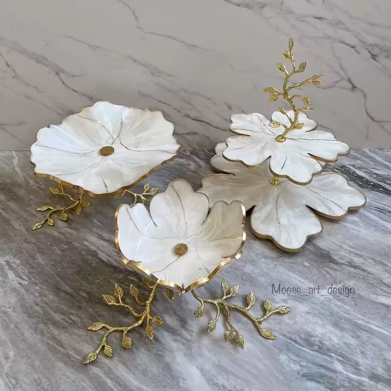 ست سه تکه پذیرایی رزینی طرح سنگ لبه طلایی با پایه های  برنجی