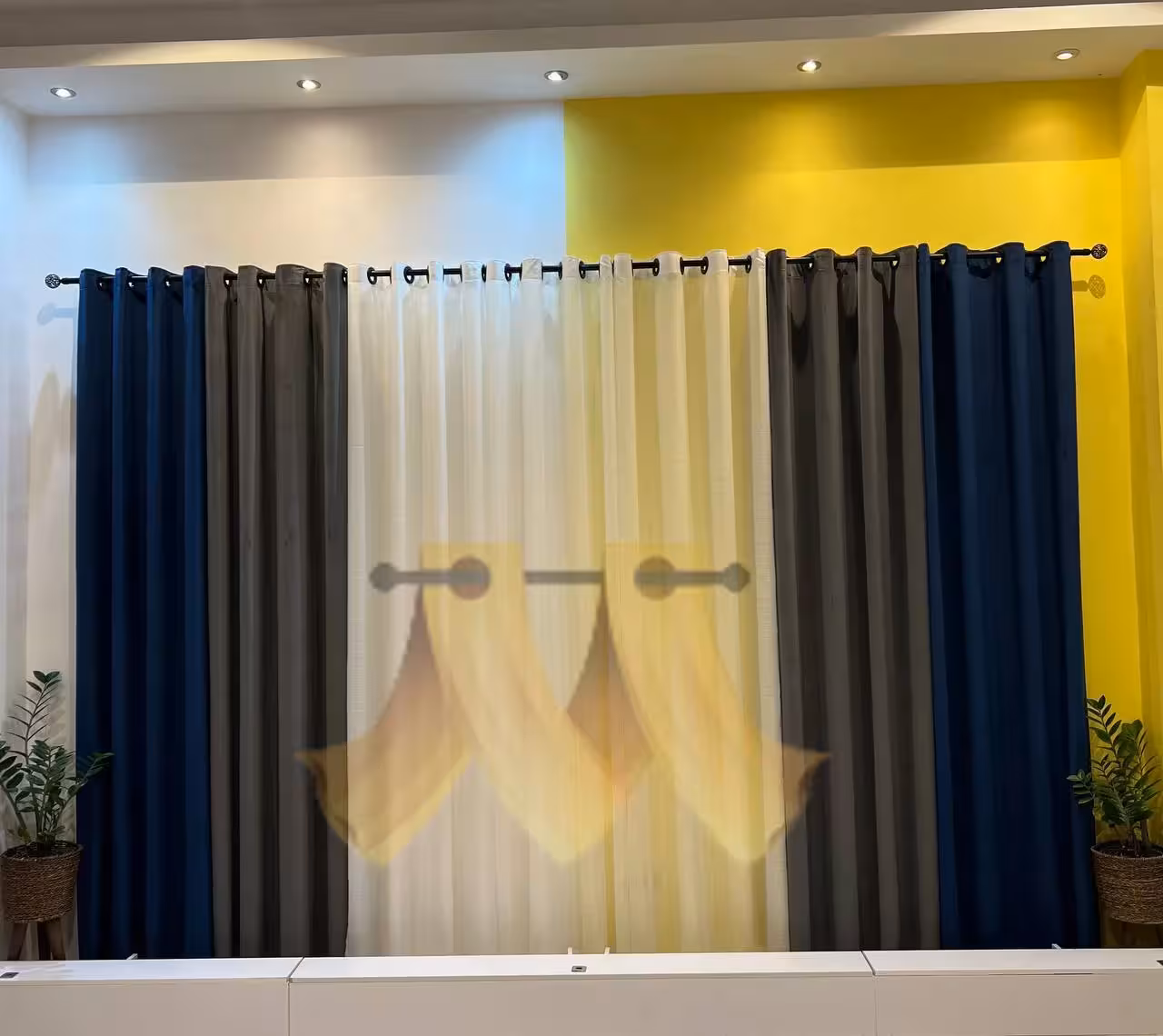 پرده آماده پانچی با ترکیب سرمه ای تیره مناسب عرض پنجره 4 تا 5 متر(مدل پرده پذیرایی)