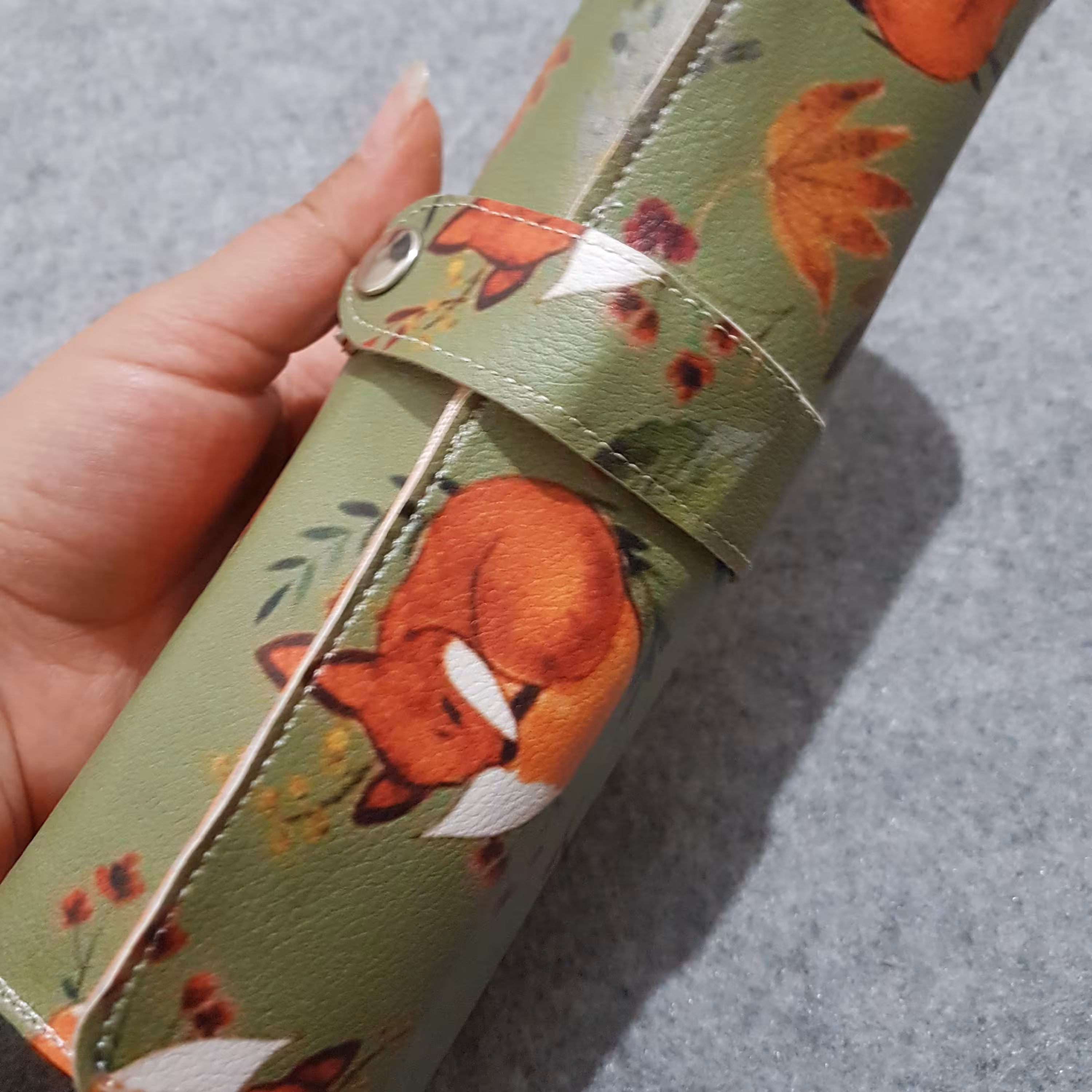 جامدادی رولی تا 40 تا مداد جا میشه کم جا و زیبا با چرم طرحدار 