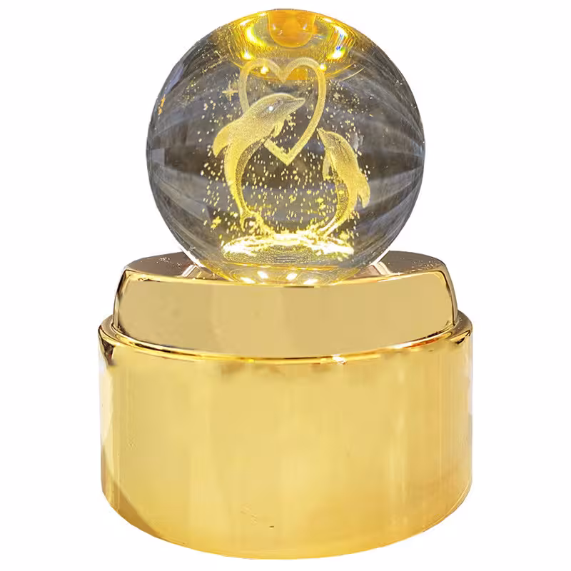 چراغ خواب مدل گوی کریستال چرخان طرح قلب و دلفین کلید دار