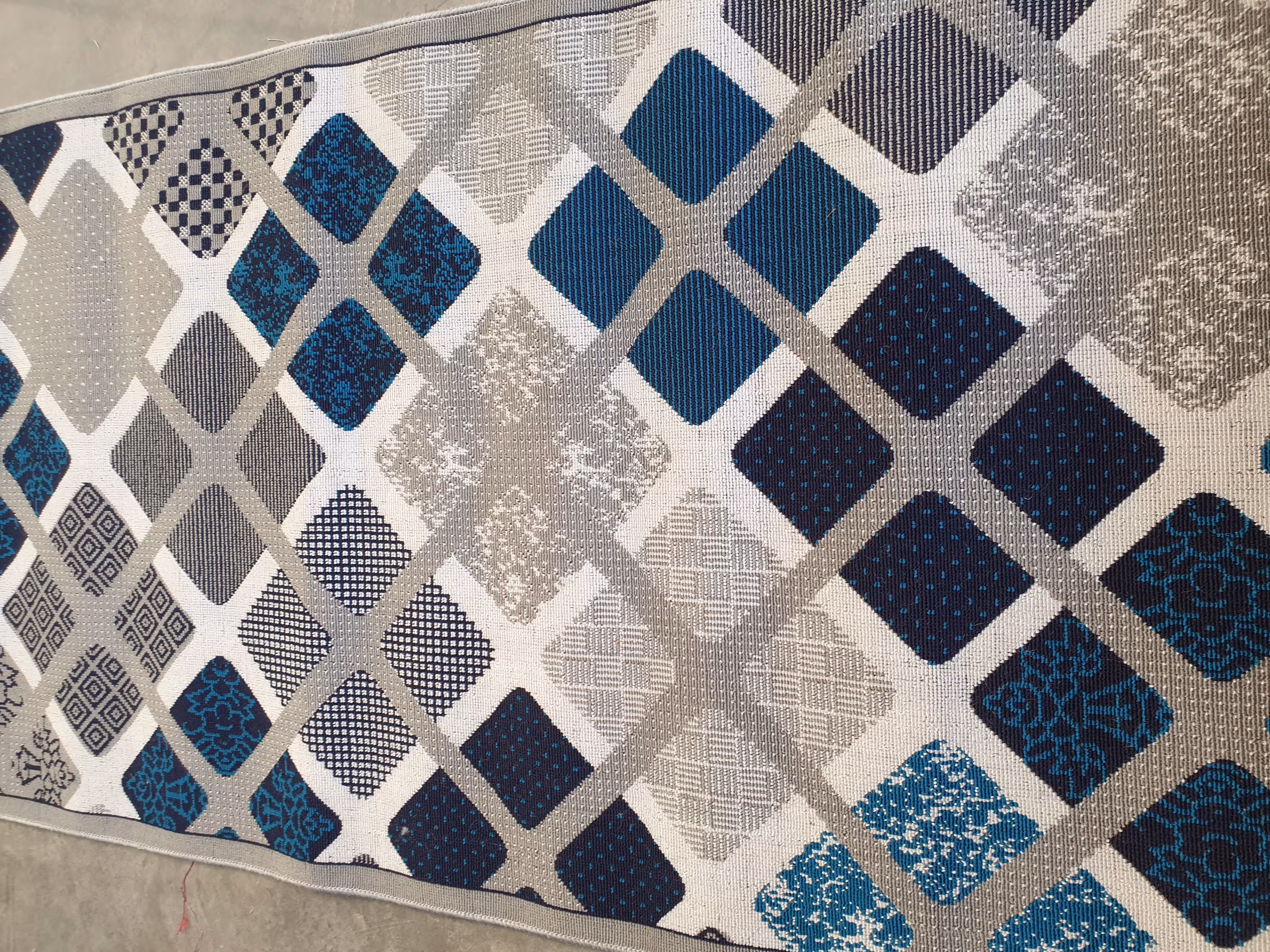 گلیم ماشینی کاشان طرح فیروزه سایزدلخواه مشتری1/14×1/70(هزینه ارسال باخریداروپس کرایه میباشد)