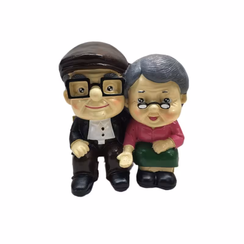 مجسمه مدل پیرمرد و پیرزن نشسته