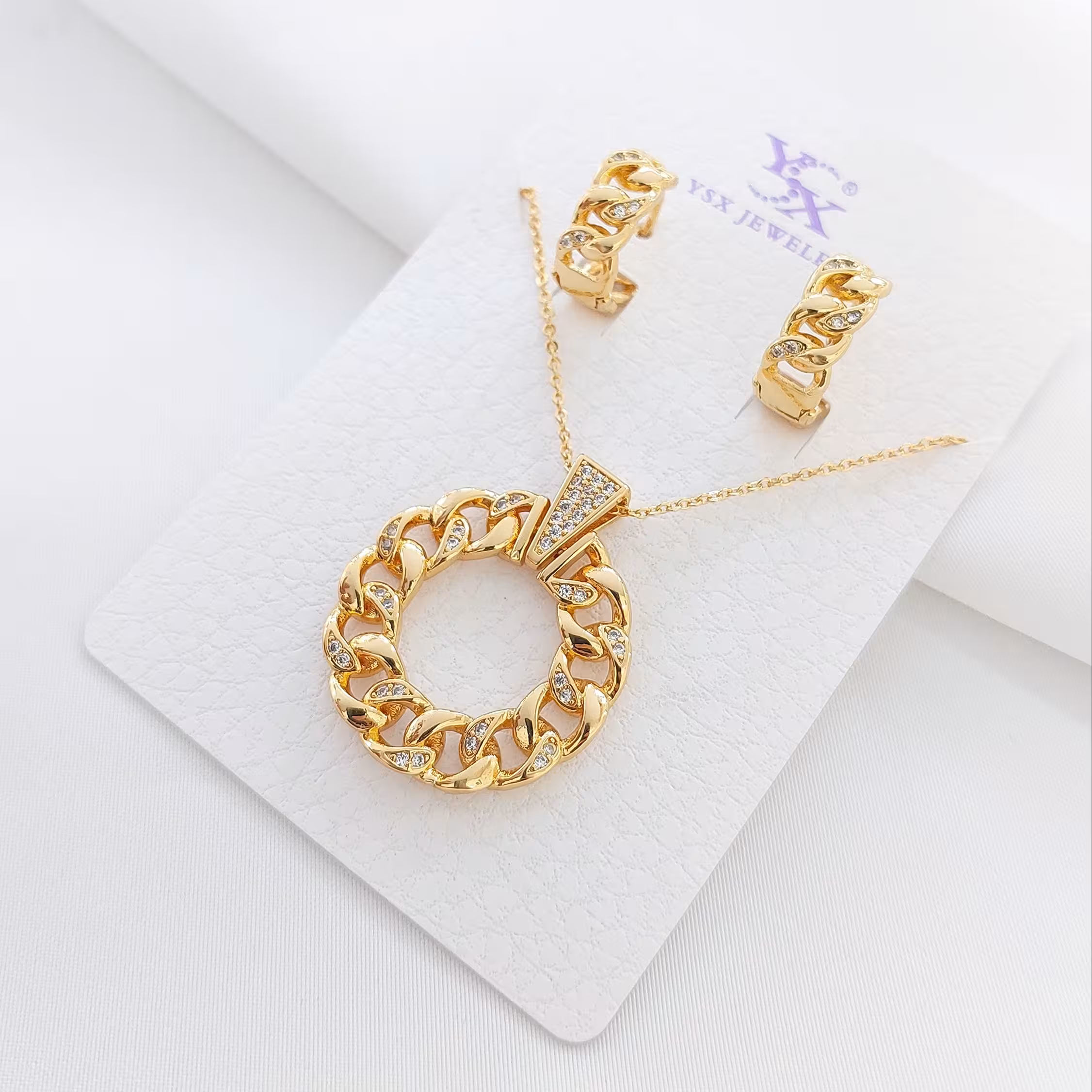 نیم ست  کارتیر نگین دار طرح طلا برند ysx