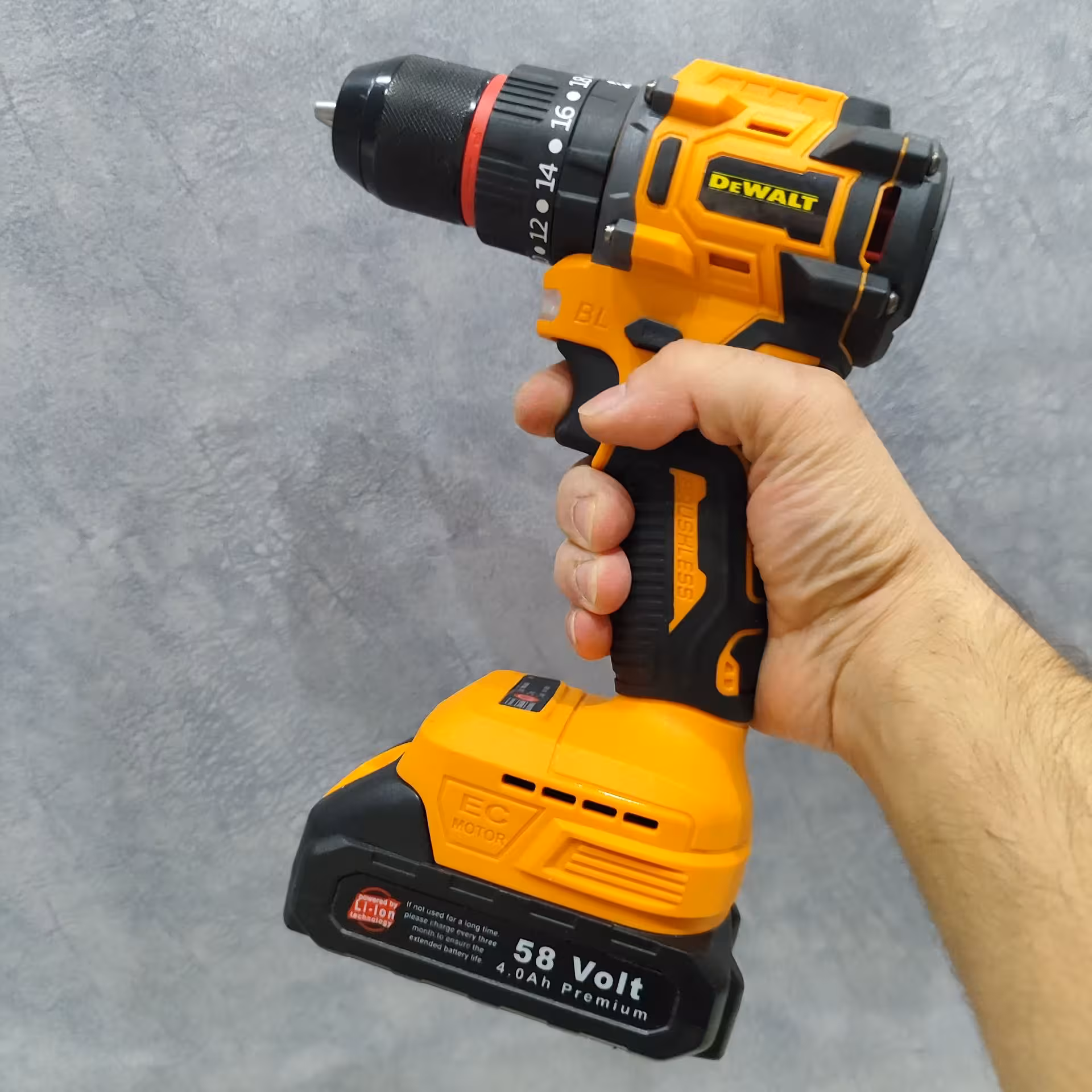 دریل شارژی چکشی دیوالت موتور براشلس 58 ولت دوباتری مجموعه 28 عددی دریل پیچ گوشتی شارژی چکشی دیوالت
