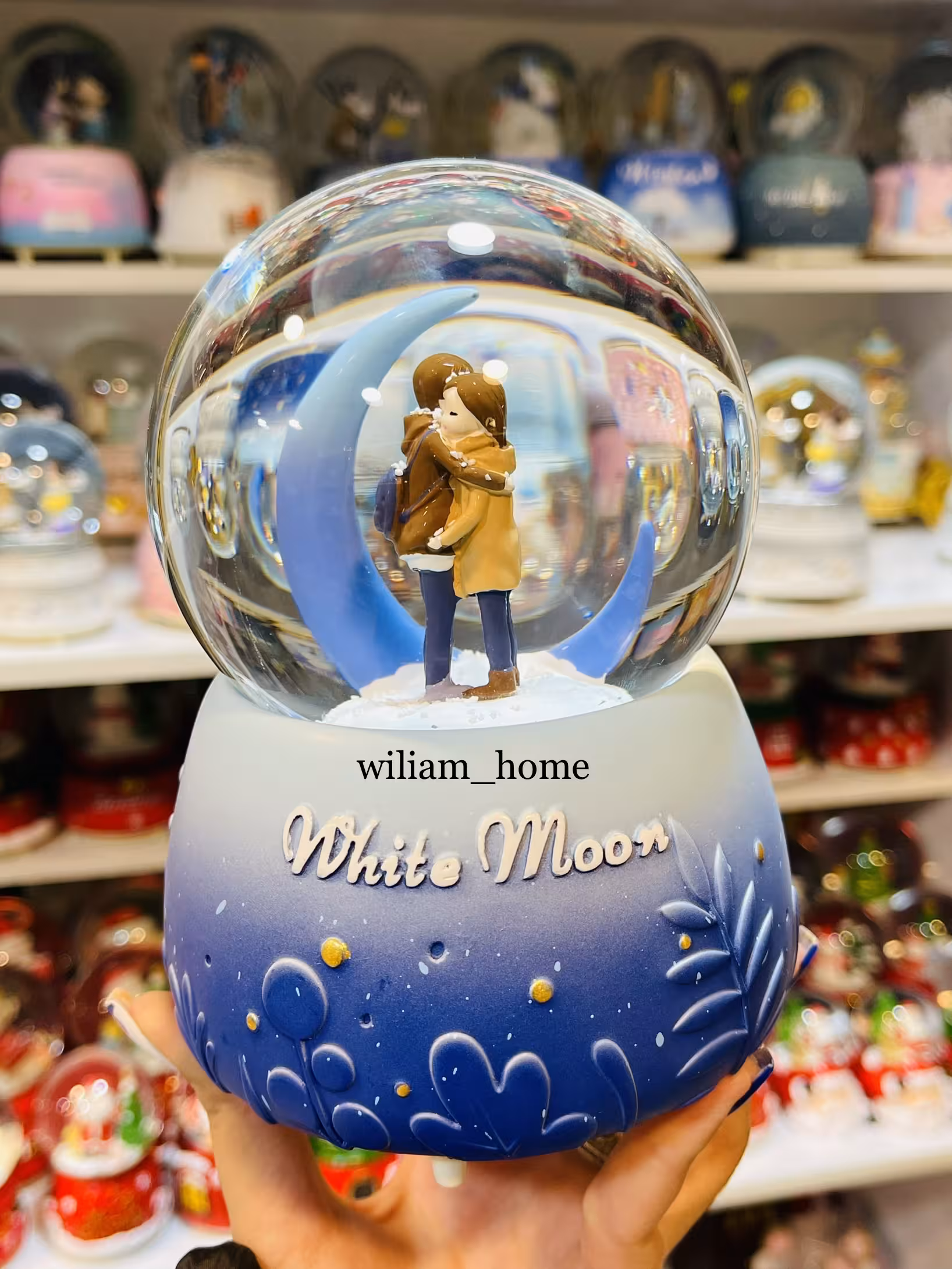 گوی موزیکال عاشقانه ، آغوش کنار ماه