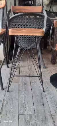 صندلی اپنی با کف چوبی