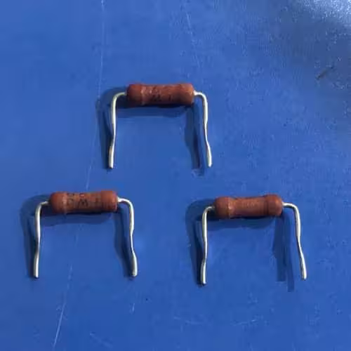 مقاومت 390 اهم 1 وات متال اکسید پایه خمیده