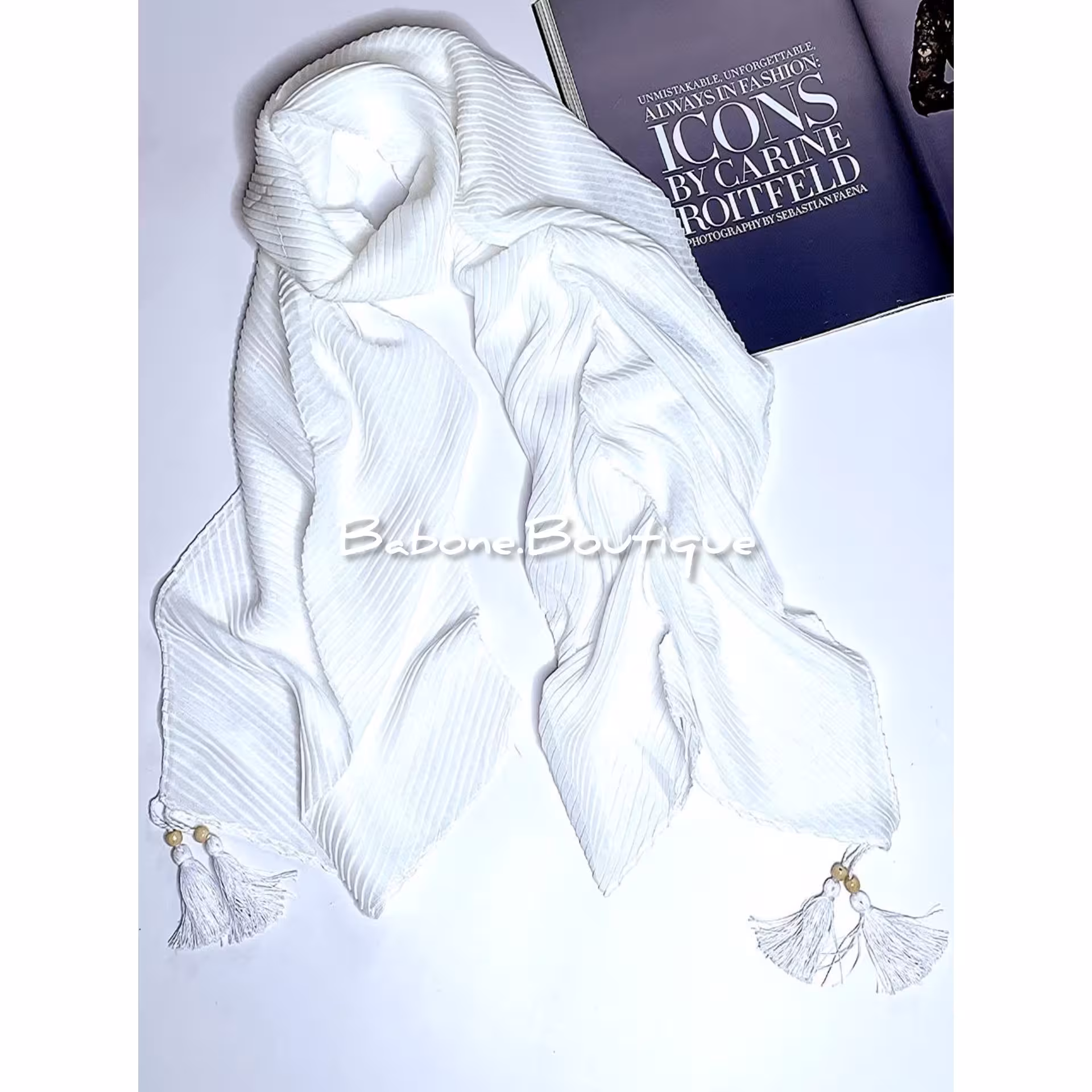 شال نخی منگوله دار پلیسه سفید