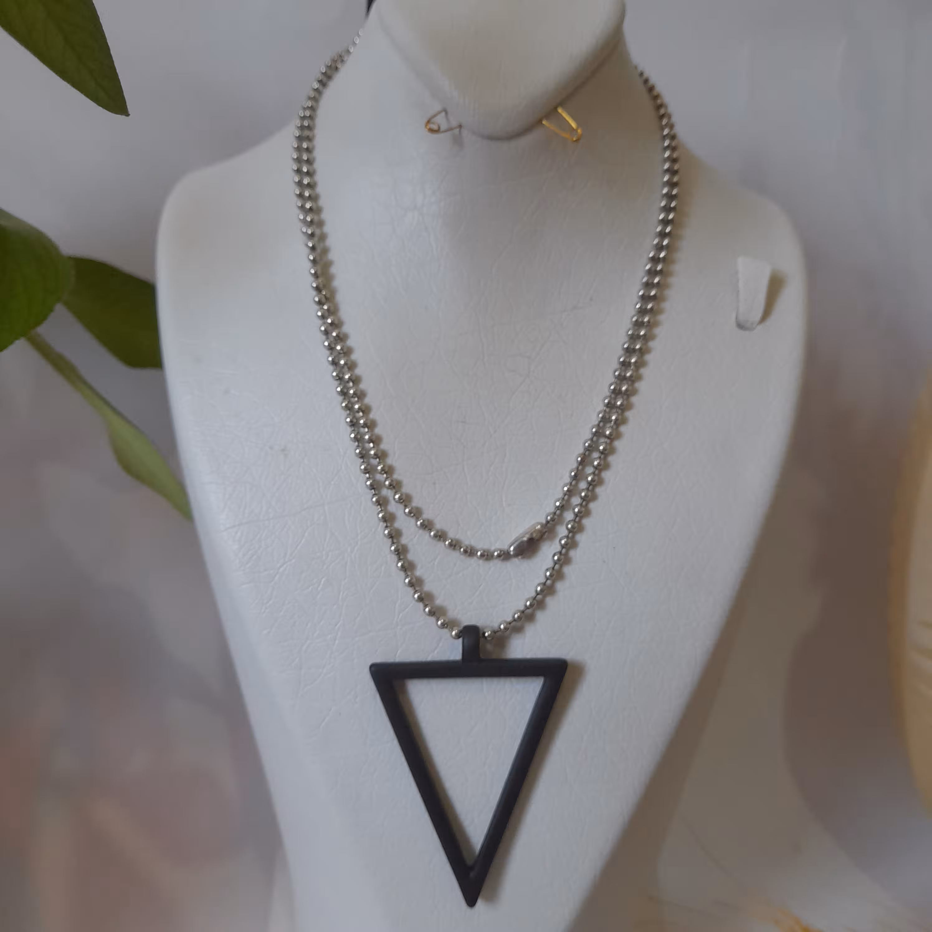 گردنبند مثلث 