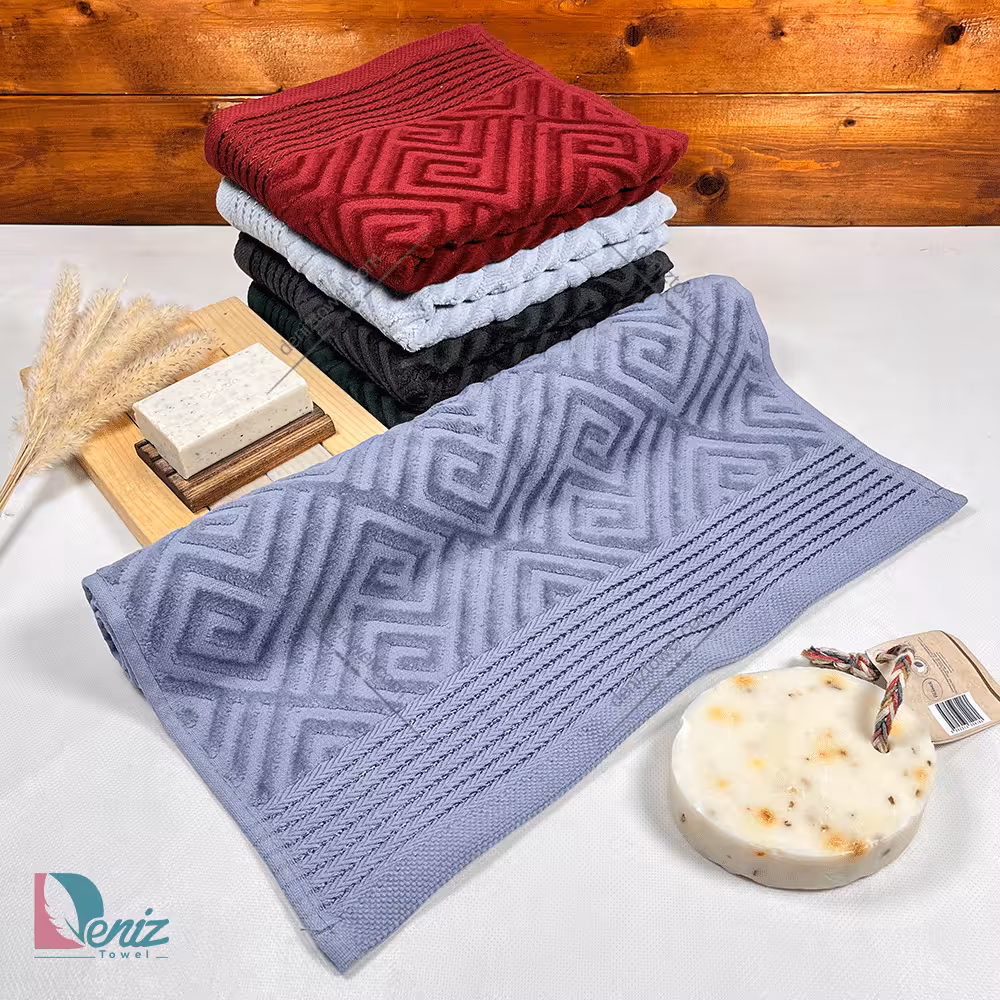 حوله دستی MAESTA رنگ بنفش روشن