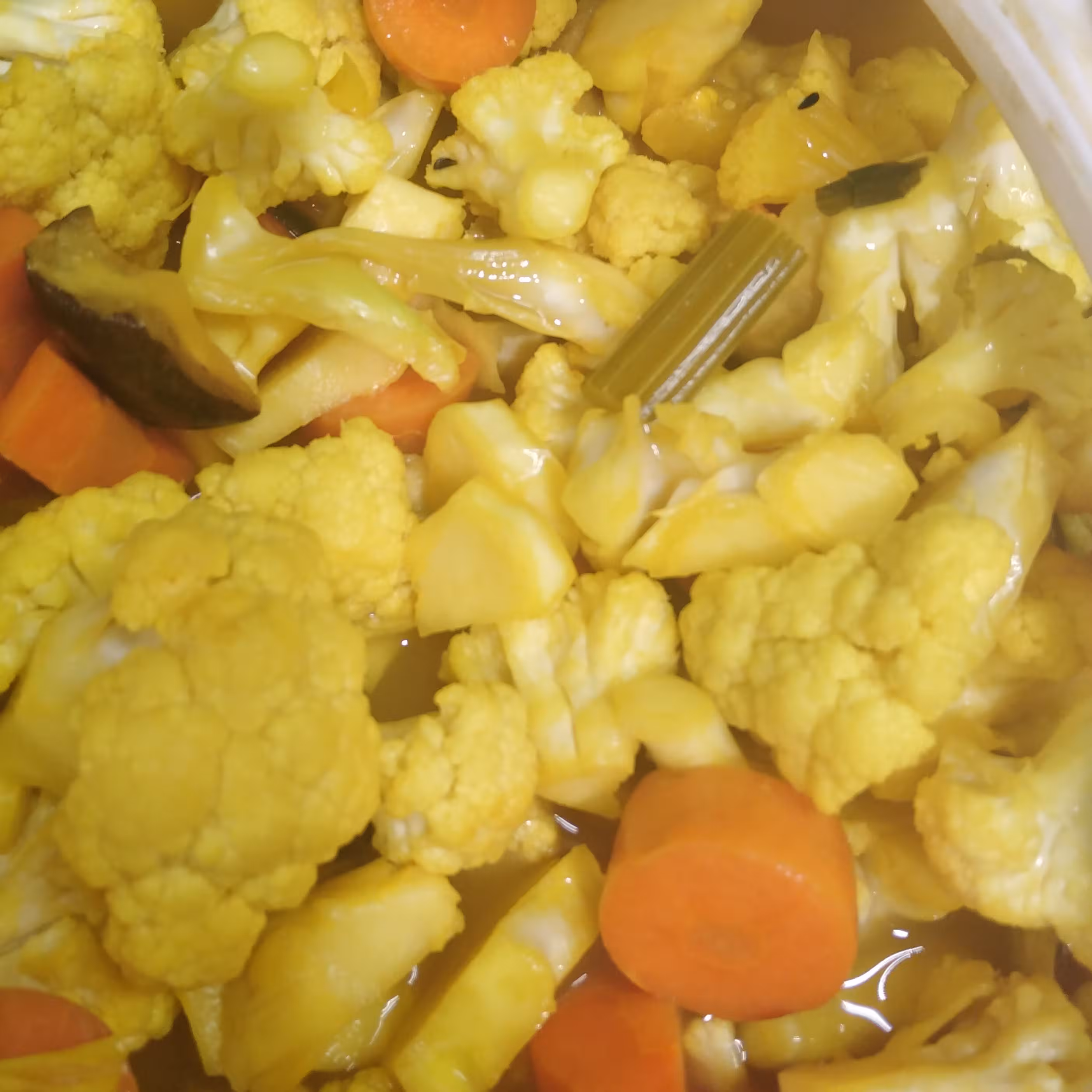 ترشی مخلوط، تازه و خوش طعم 