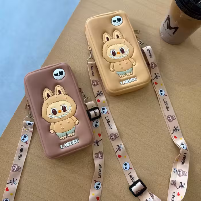 کیف سیلیکونی لبوبو همراه با بند گردنی