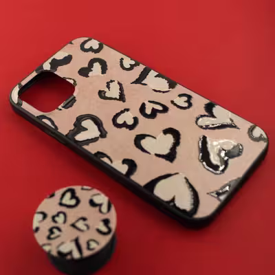 کاور مدل Love مناسب برای گوشی موبایل اپل iPhone 12 / 12 Pro به همراه پاپ سوکت 