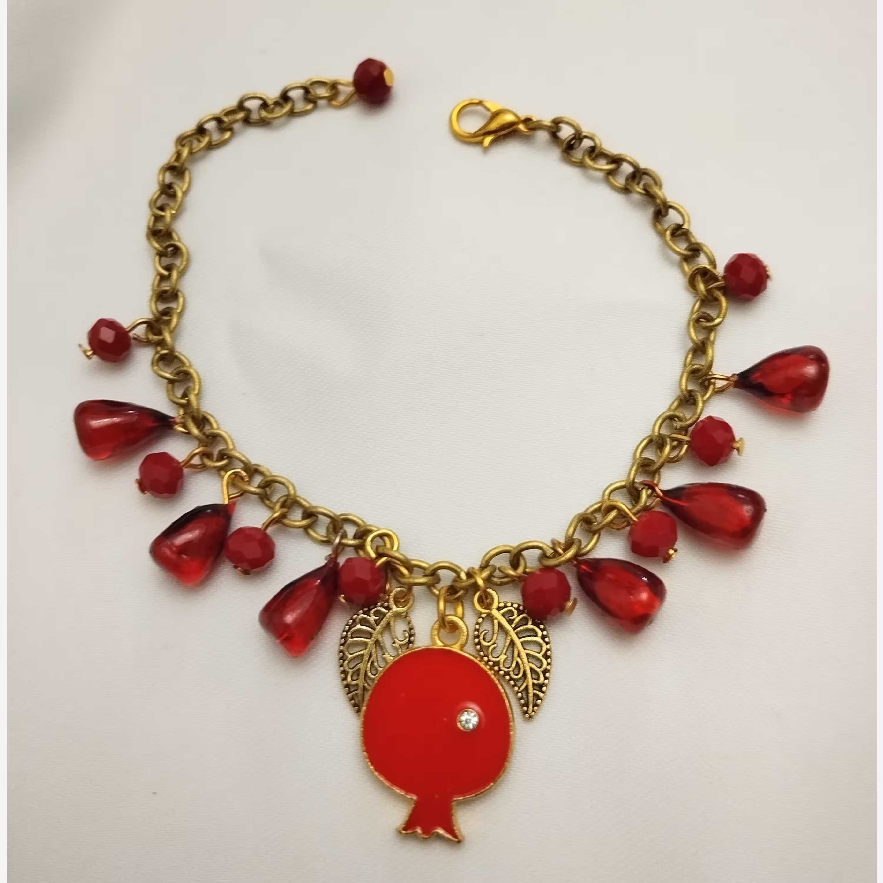 دستبند دونه اناری یلدا