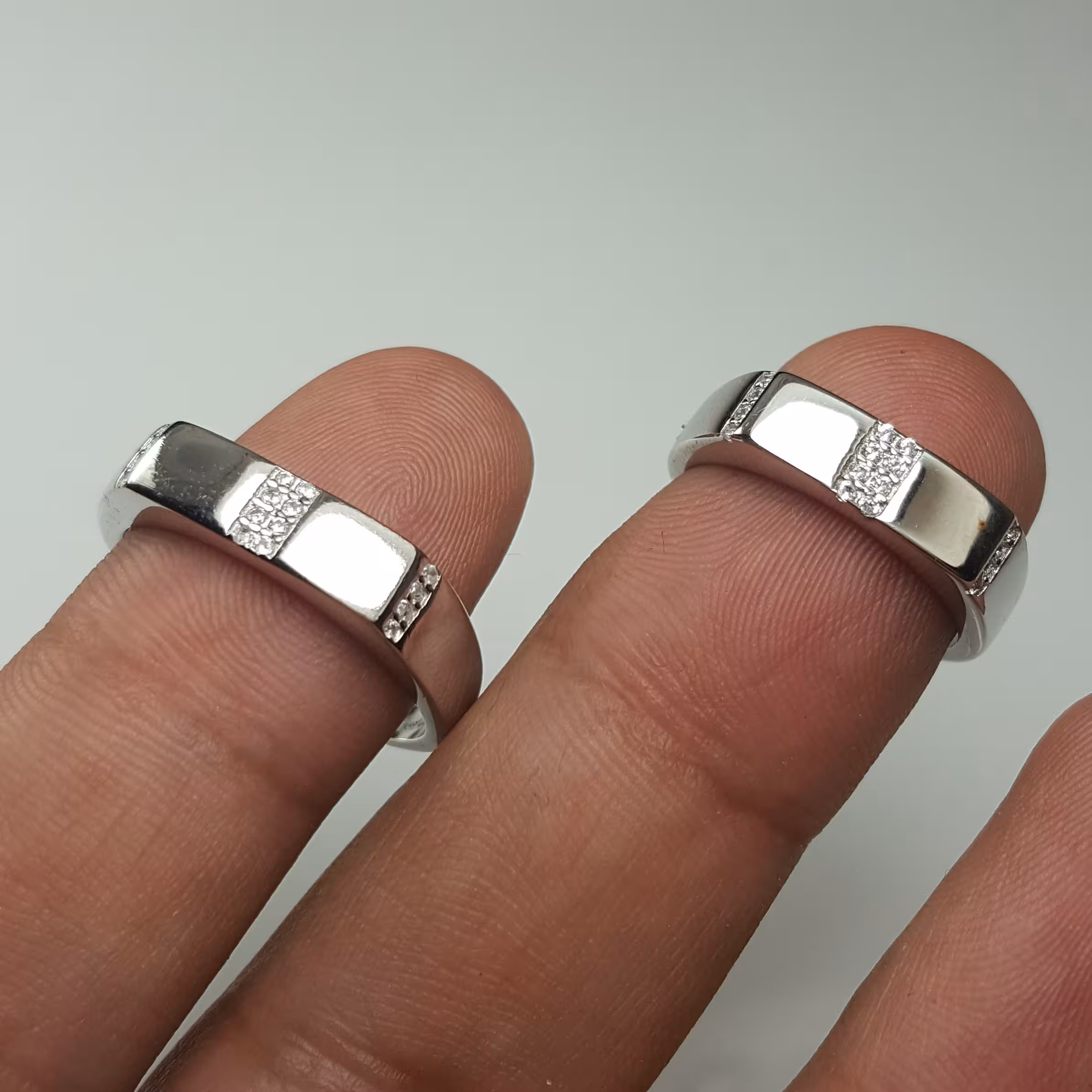 حلقه ست زنانه و مردانه اسپرت فاخر زیبا
عیار 925
ابکار رادیوم درجه یک
وزن 6.6
قیمت 860تومان