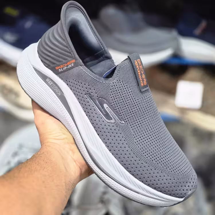 کتونی اسکیچرز اسلیپ امو طبی و سبک و راحت ، ساخت ویتنام وارداتی سایز40 تا 45فروش بصورت عمده و تک .Skechers Slip Ins Uomo Vietnam ، ضمانت کالا و تعویض دارد