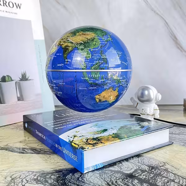 کره زمین معلق با پایه کتاب