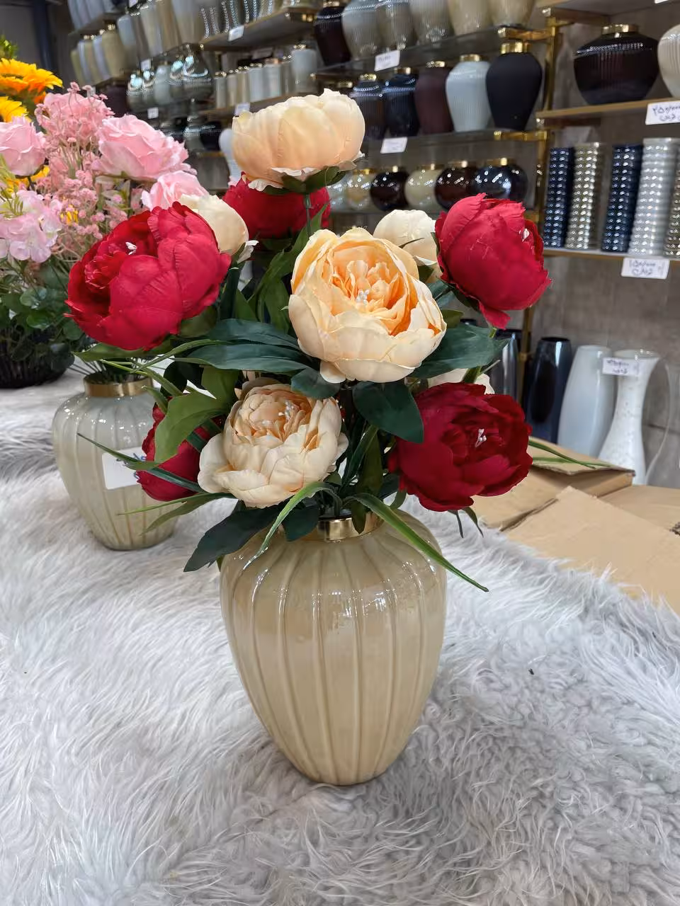 گلدان پیونی رنگی