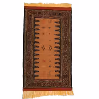 گلیم دستبافت یک و نیم متری مدل سفره کردی 40204112