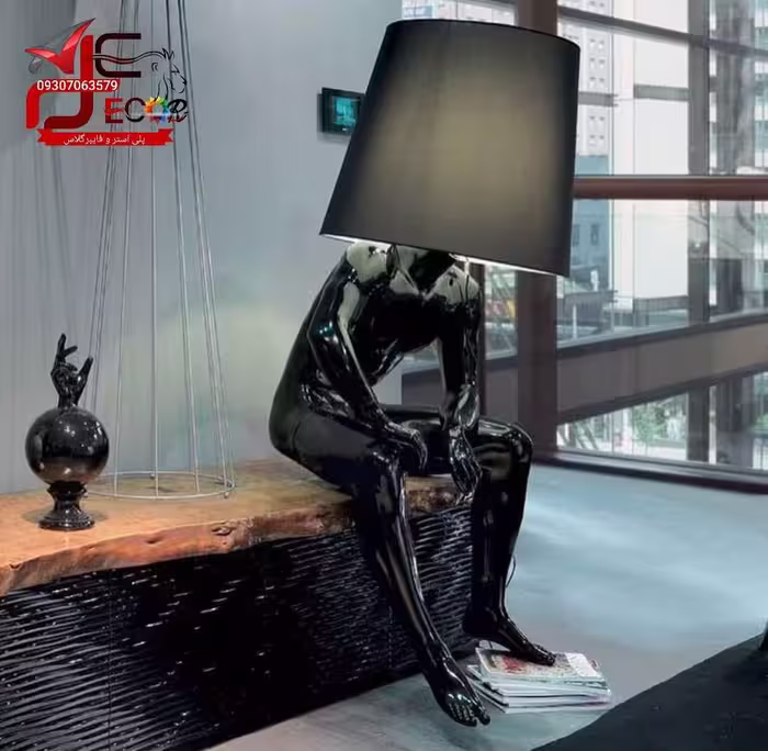آباژور مانکن مرد نشسته مدرن