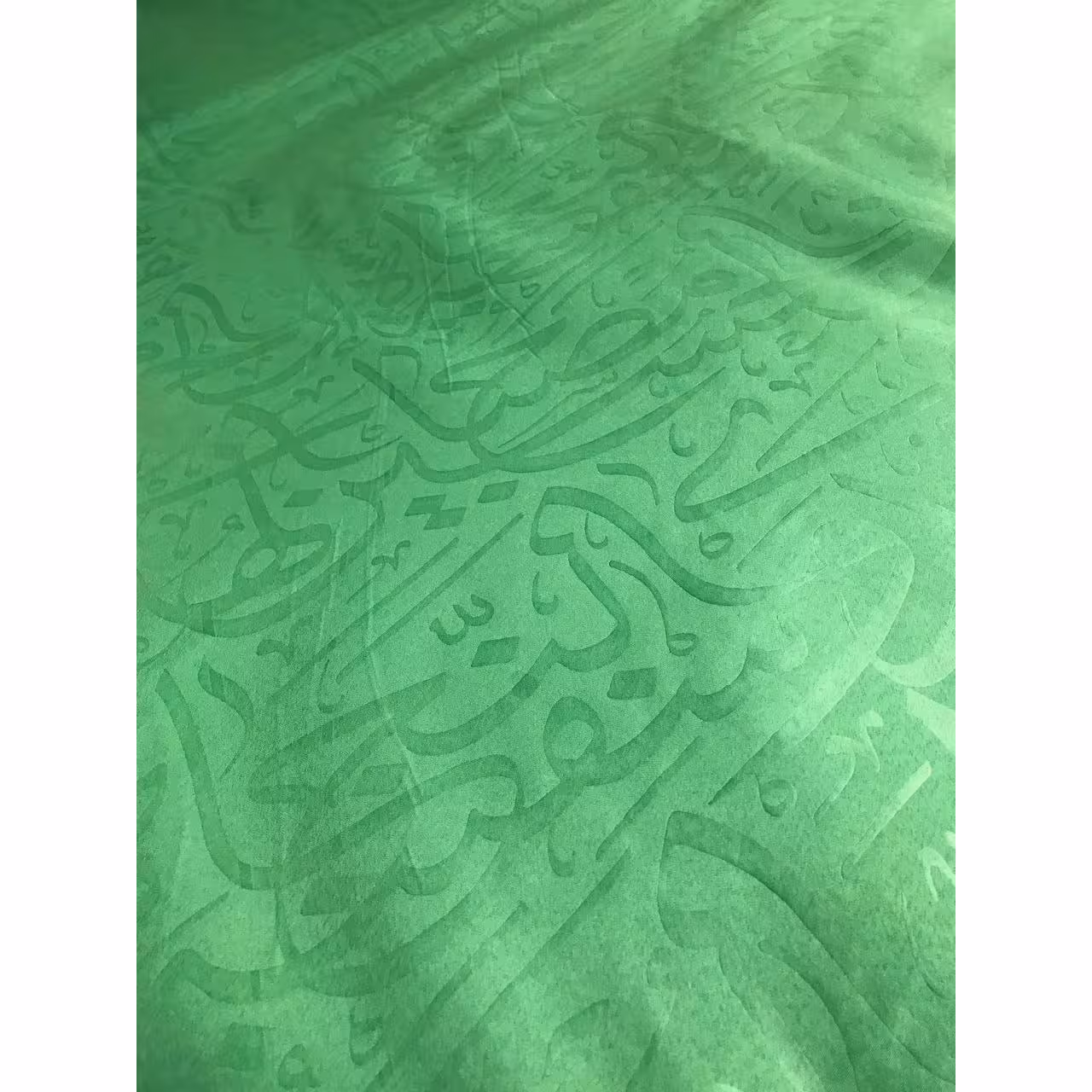 پارچه سبز منقش به ذکر ان الحسین مصباح الهدی و سفینه النجاه