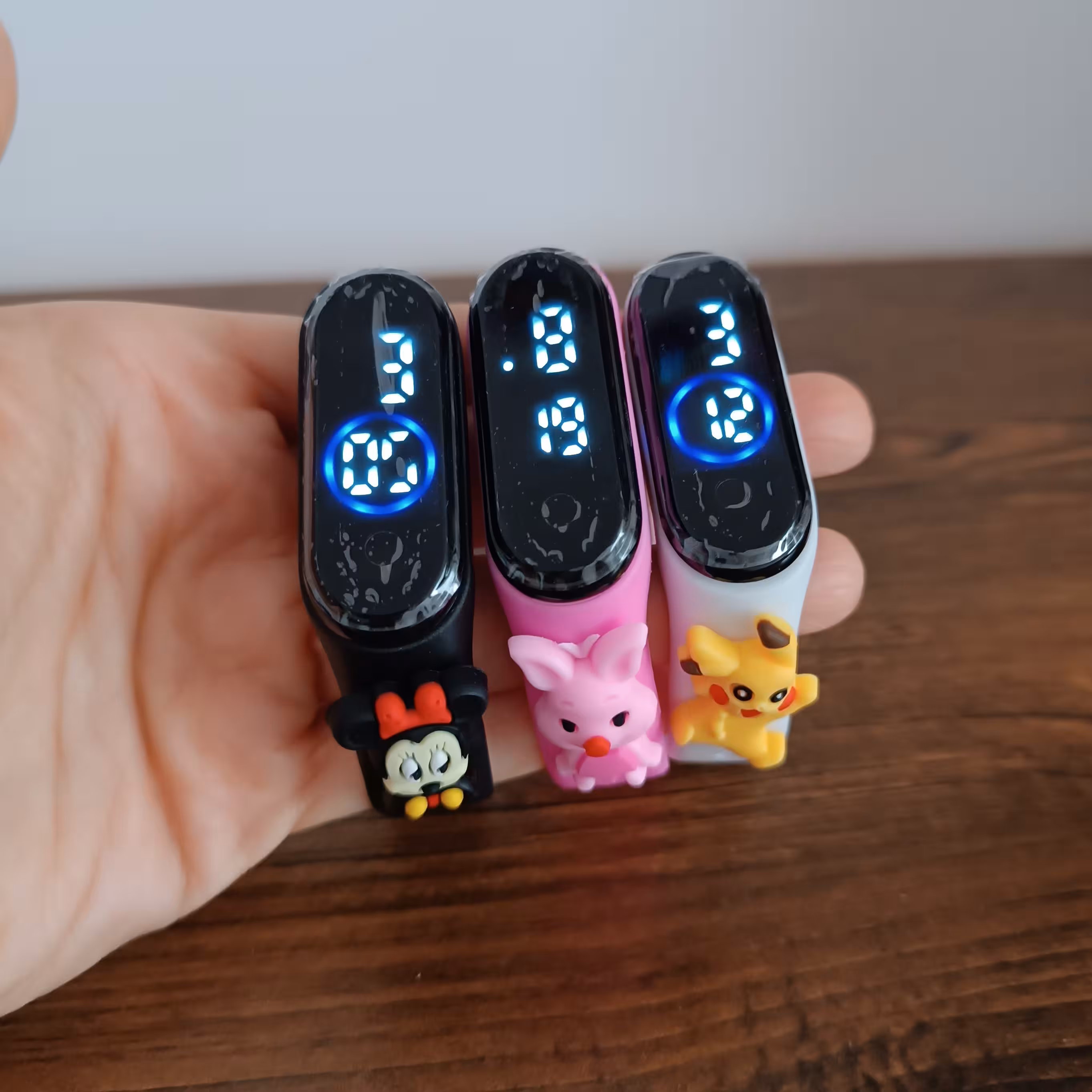 ساعت دیجیتال طرح کودک،صفحه لمسی،ضد آب،دسته سیلیکونی،موجود در سه طرح و سه رنگ متفاوت