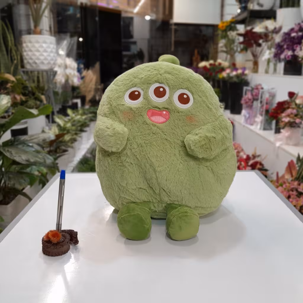 عروسک هیولا سه چشم سبز