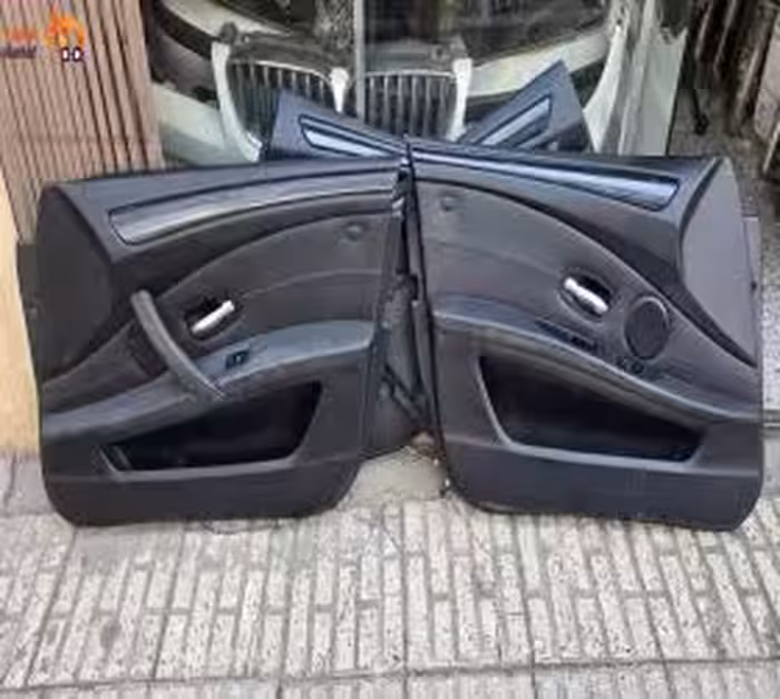 دست کامل رودری های  بی ام و  e60 lci رنگ مشکی بدون پرده و ایربگ و باند و کلیدها