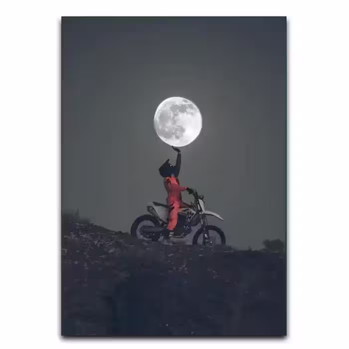 تابلو موتور سوار با ماه
