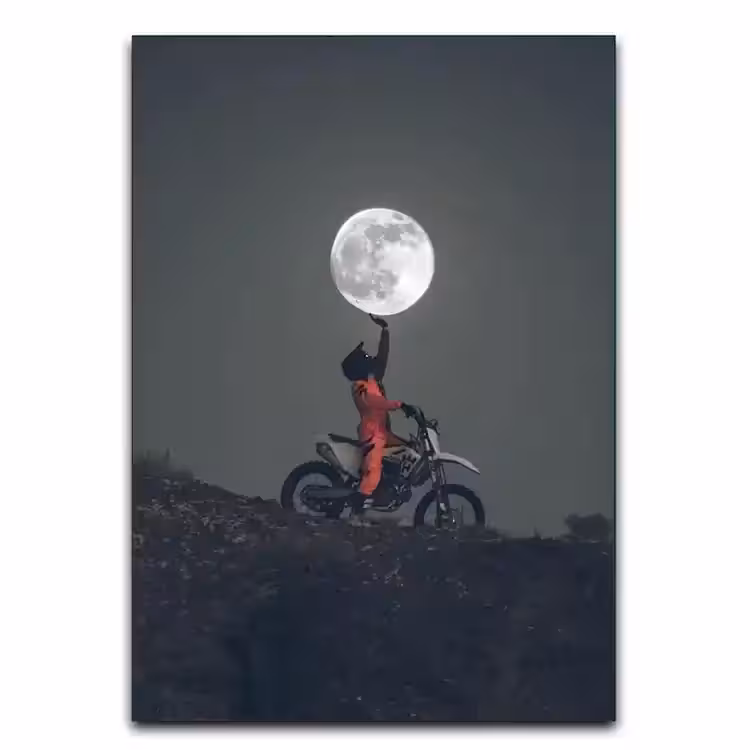 تابلو موتور سوار با ماه